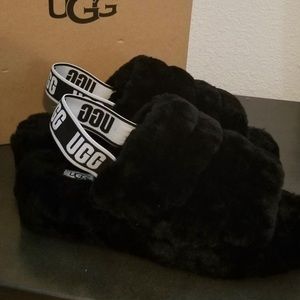 Ugg - fluffy slippers